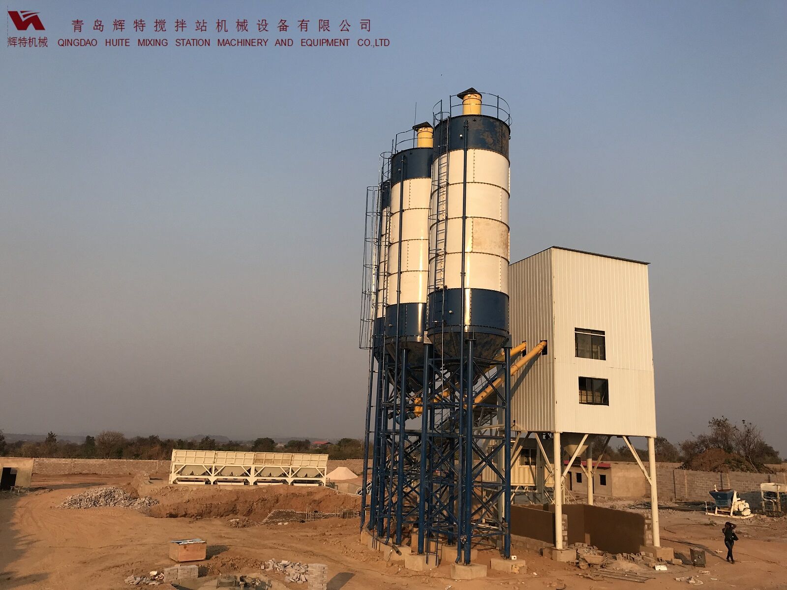 輝特混凝土攪拌站HZS120采用國內(nèi)外知名品牌，大大降低了設(shè)備故障率